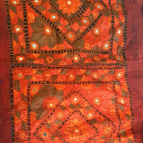 Hand embroidered bed cover - Picture 2 of 2